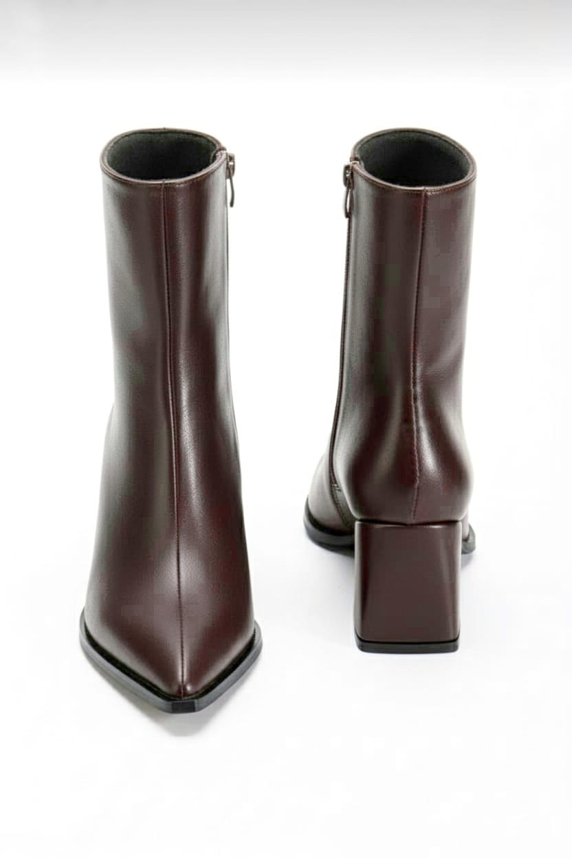 Sivri Burun Kalın Ökçe Yandan Fermuarlı Acı Kahve Topuklu Bot